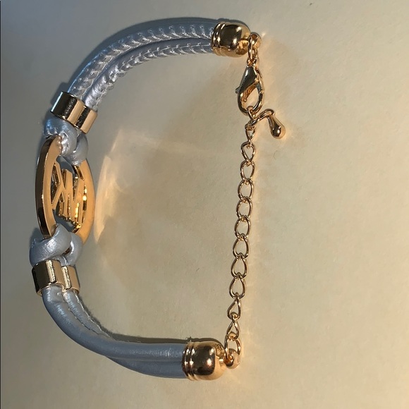 Cute Women’s Michael Kors Bracelet- Leather & Gold - Picture 4 of 6